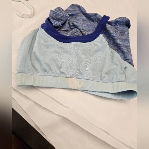 Lululemon Women'a Criss CrossTank Top With Built in Bra. Blue. Size 6 - Picture 9 of 12